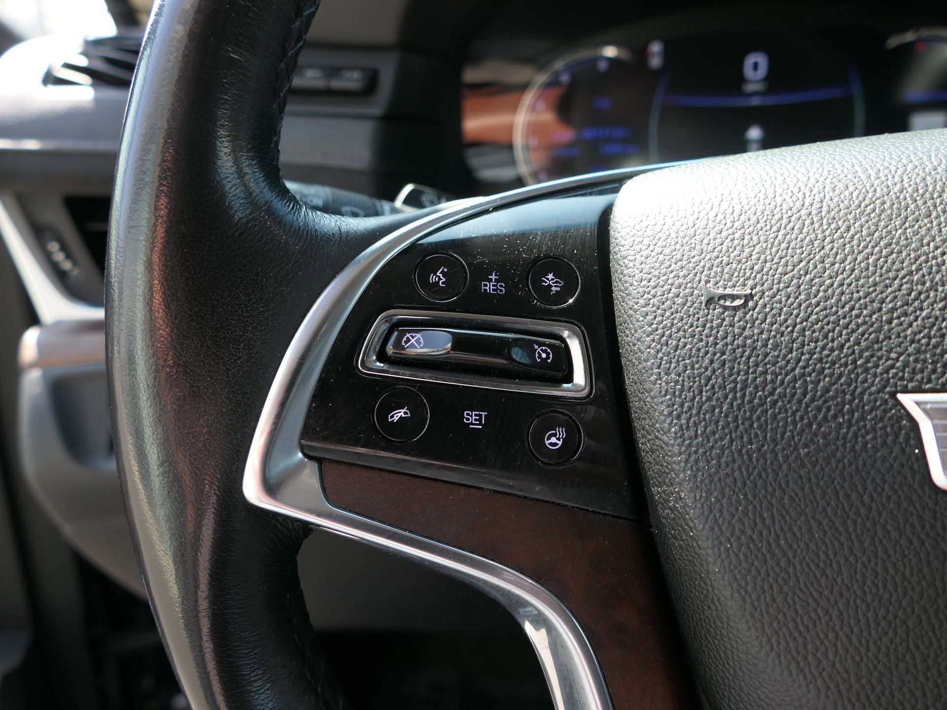 Used 2019 Cadillac Escalade Premium Luxury w/ Escalade Sport Edition image 15