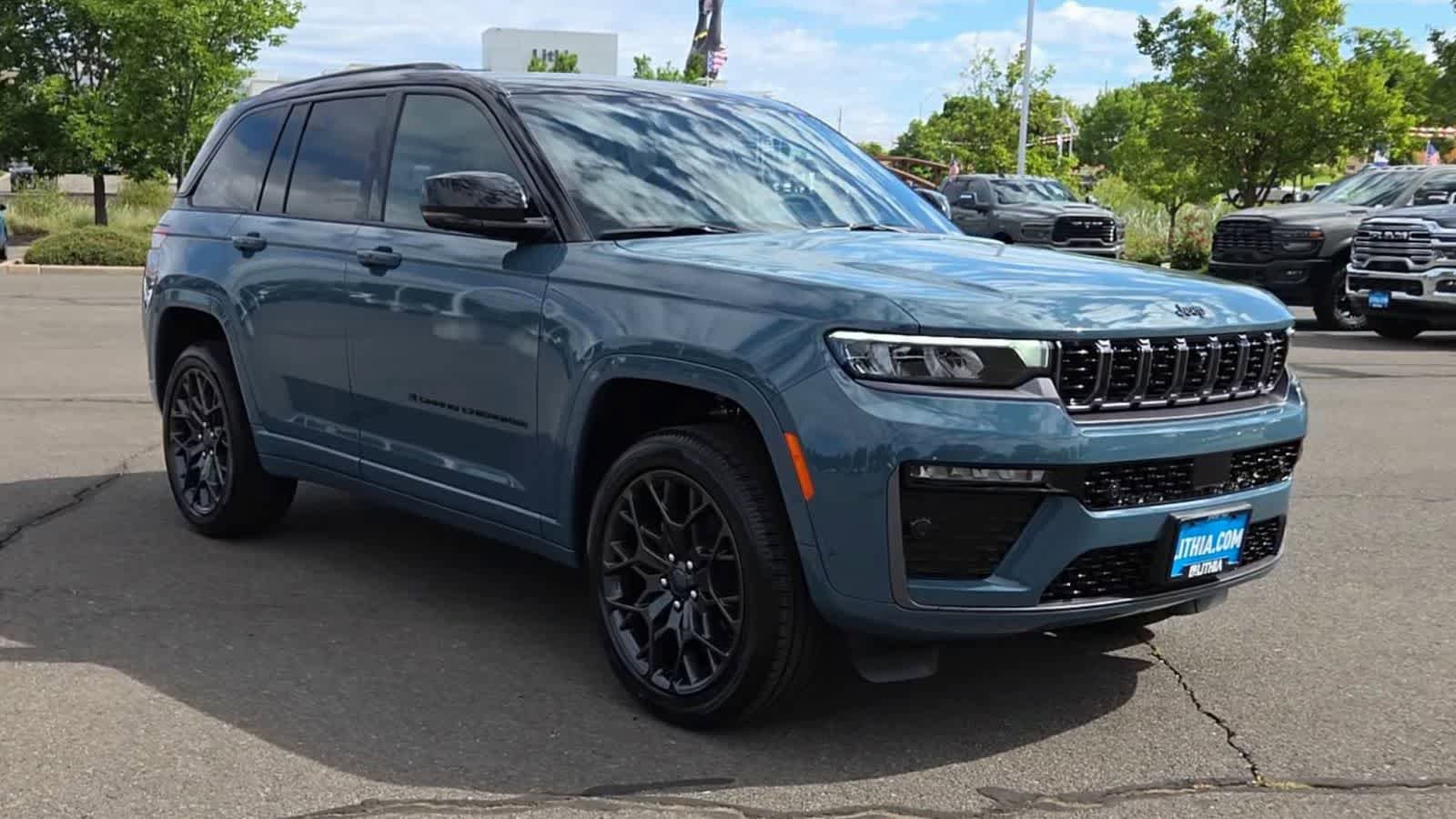 New 2026 Jeep Grand Cherokee Summit AWD/4WD image 2