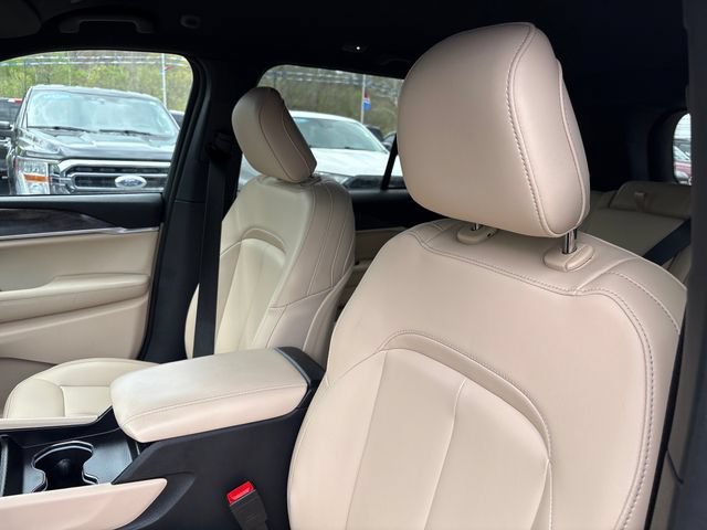 Used 2024 Jeep Grand Cherokee Limited AWD/4WD image 9