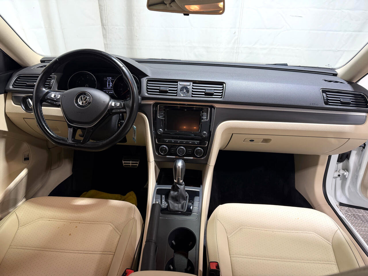 Used 2017 Volkswagen Passat 1.8T R-Line image 17