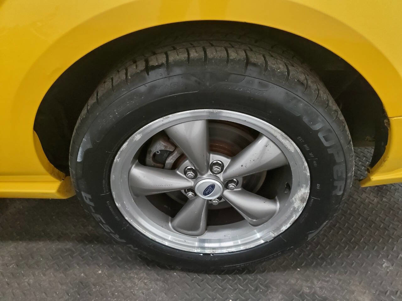 Used 2005 Ford Mustang GT Premium image 19