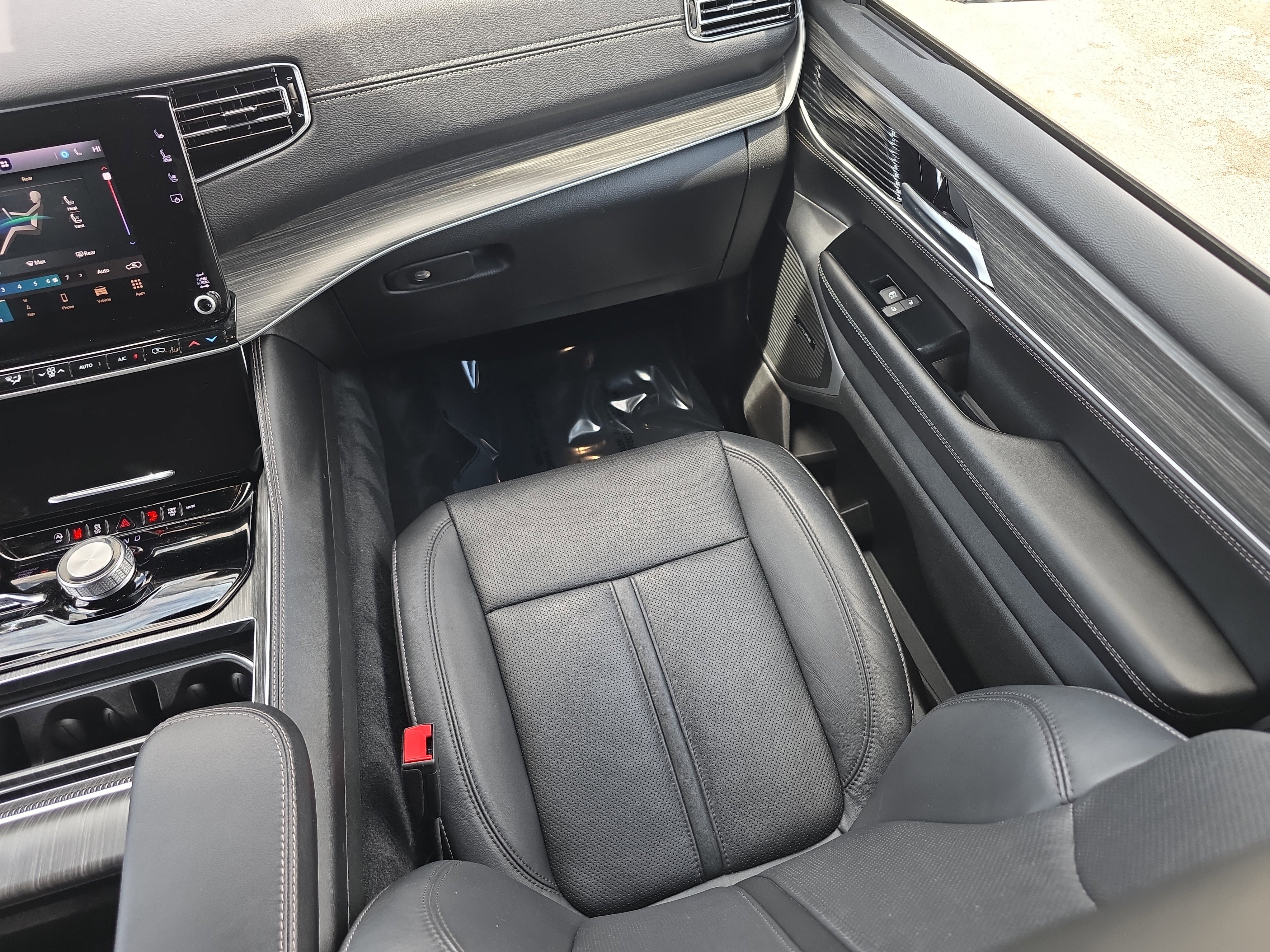 Used 2024 Jeep Wagoneer L Series II w/ Flexible Seating Group AWD/4WD image 22