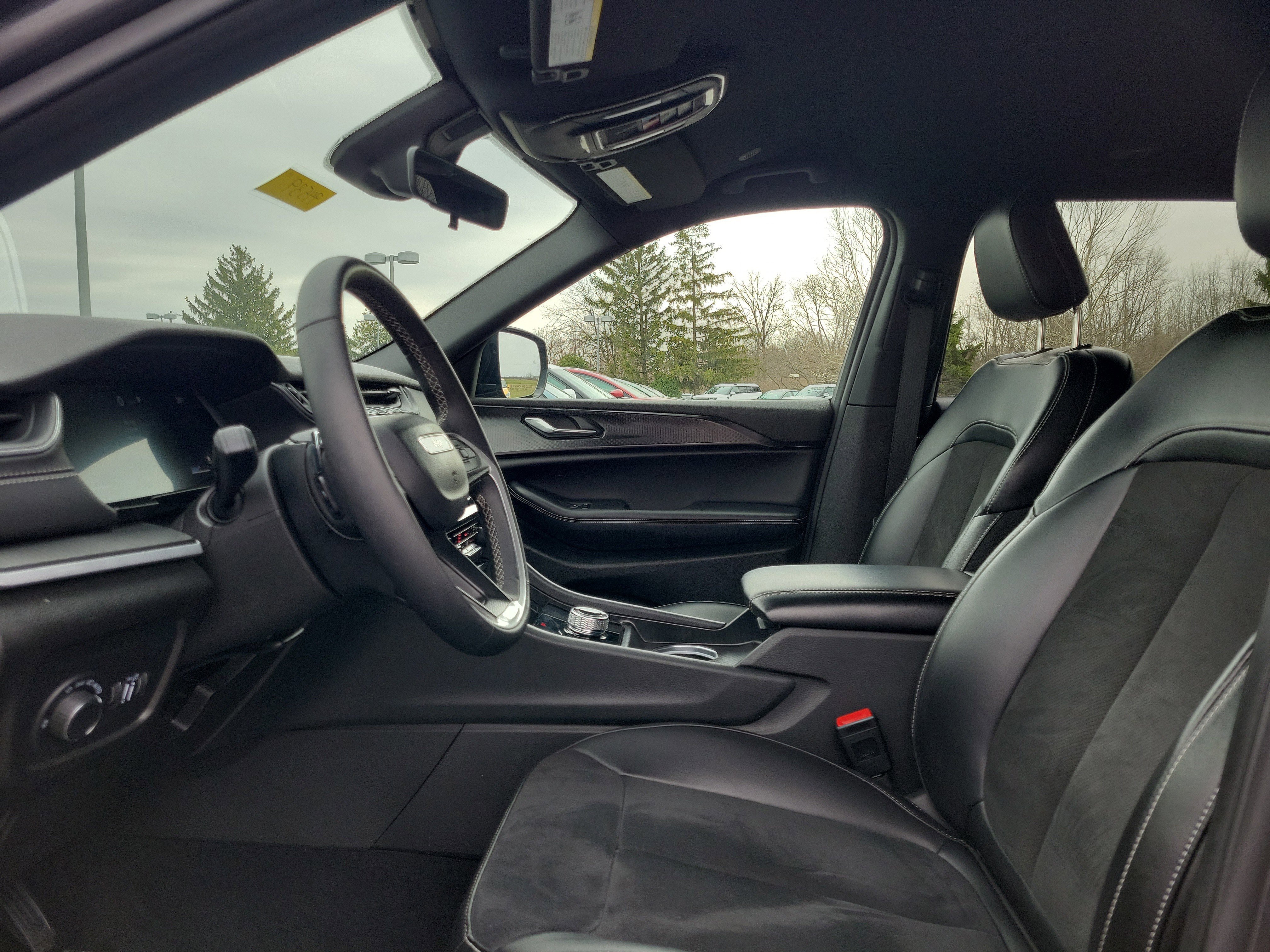 Used 2025 Jeep Grand Cherokee L Laredo image 15