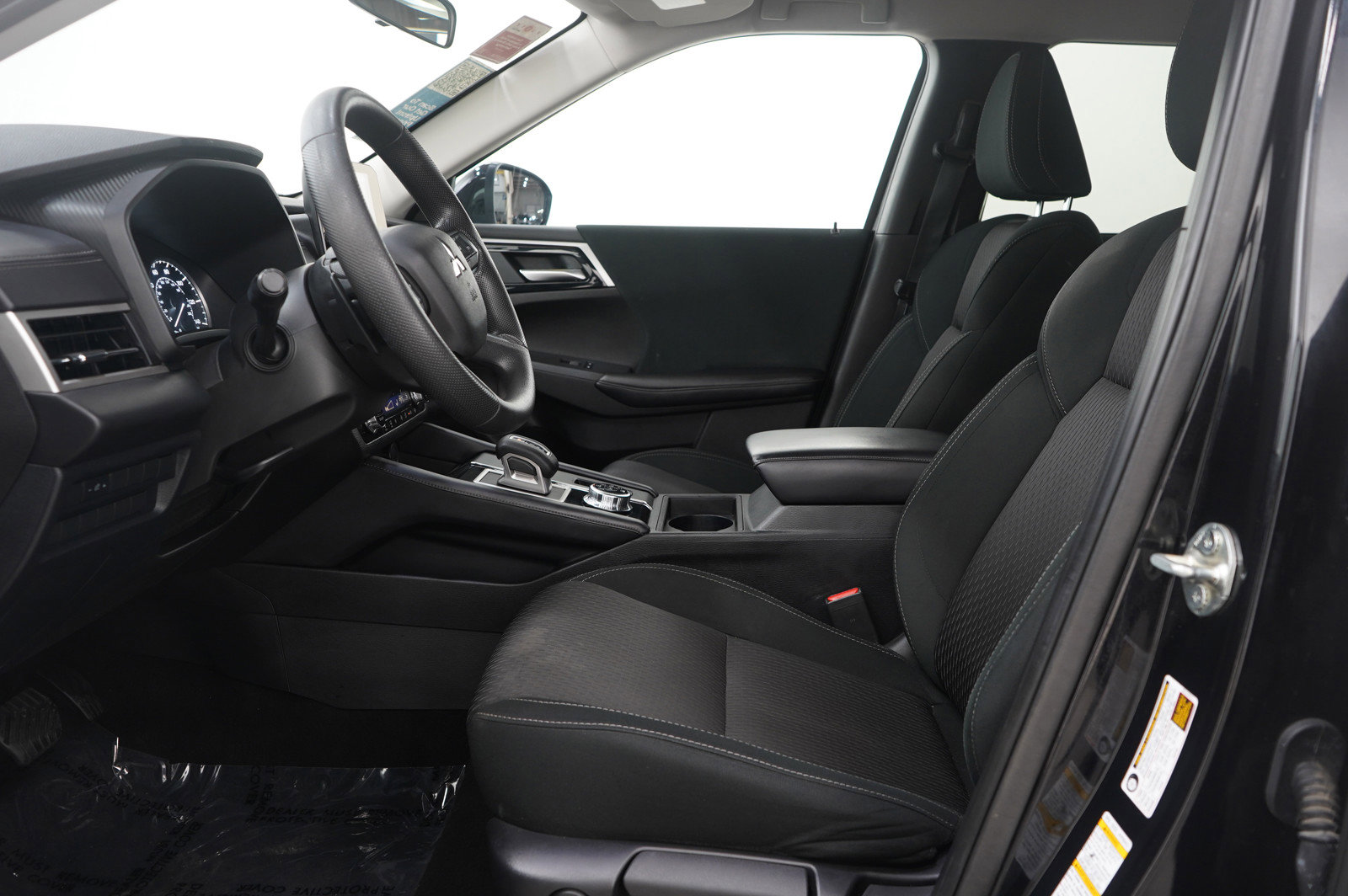 Used 2024 Mitsubishi Outlander ES image 24