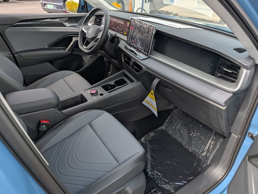 New 2025 Volkswagen Tiguan SE image 21
