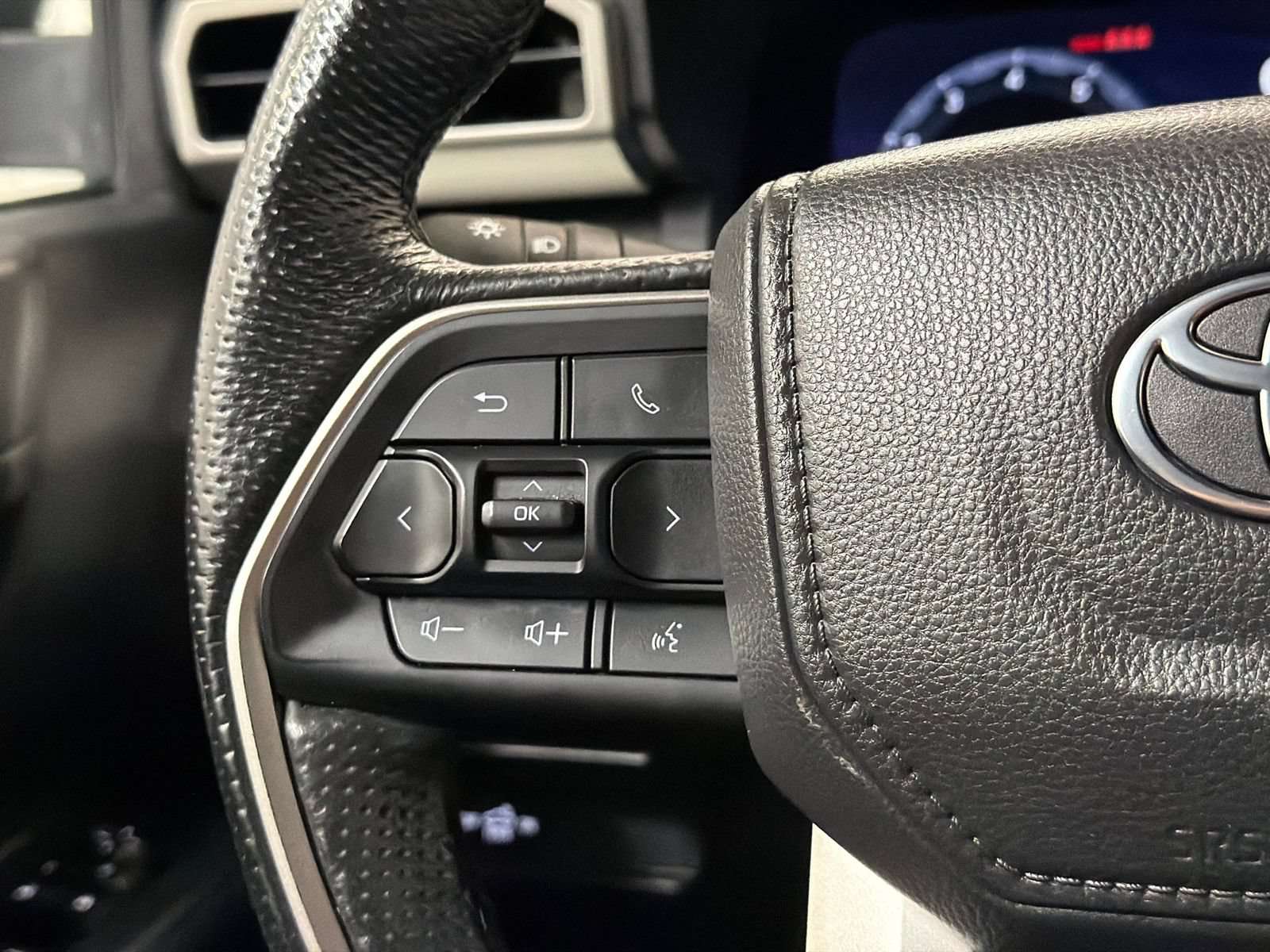 Used 2024 Toyota Tacoma TRD Off-Road AWD/4WD image 21