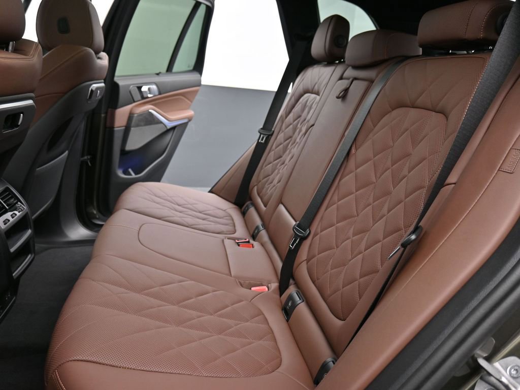 Used 2024 BMW X5 xDrive40i w/ Executive Package image 17