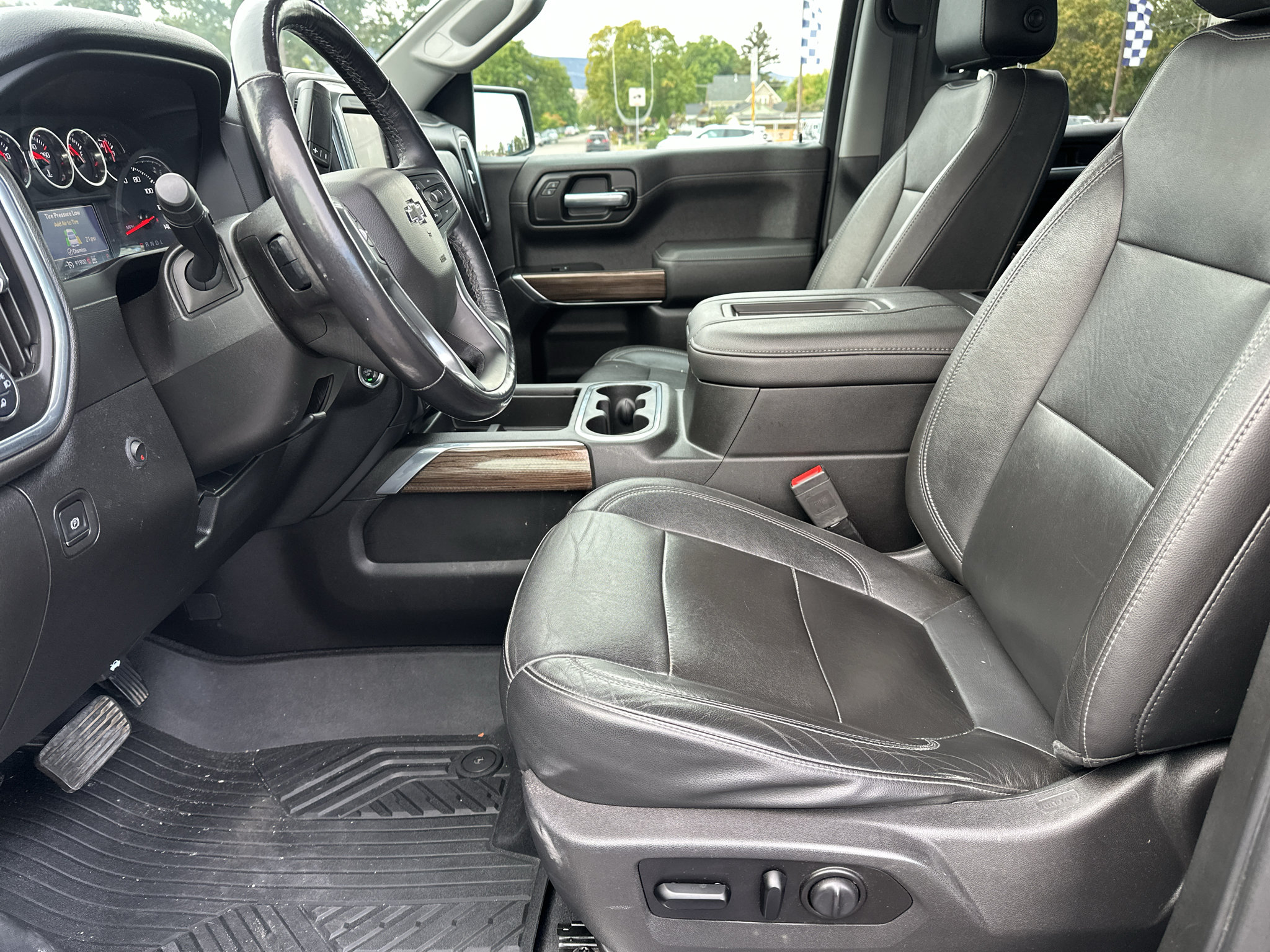 Used 2020 Chevrolet Silverado 1500 LT Trail Boss w/ Midnight Edition AWD/4WD image 15