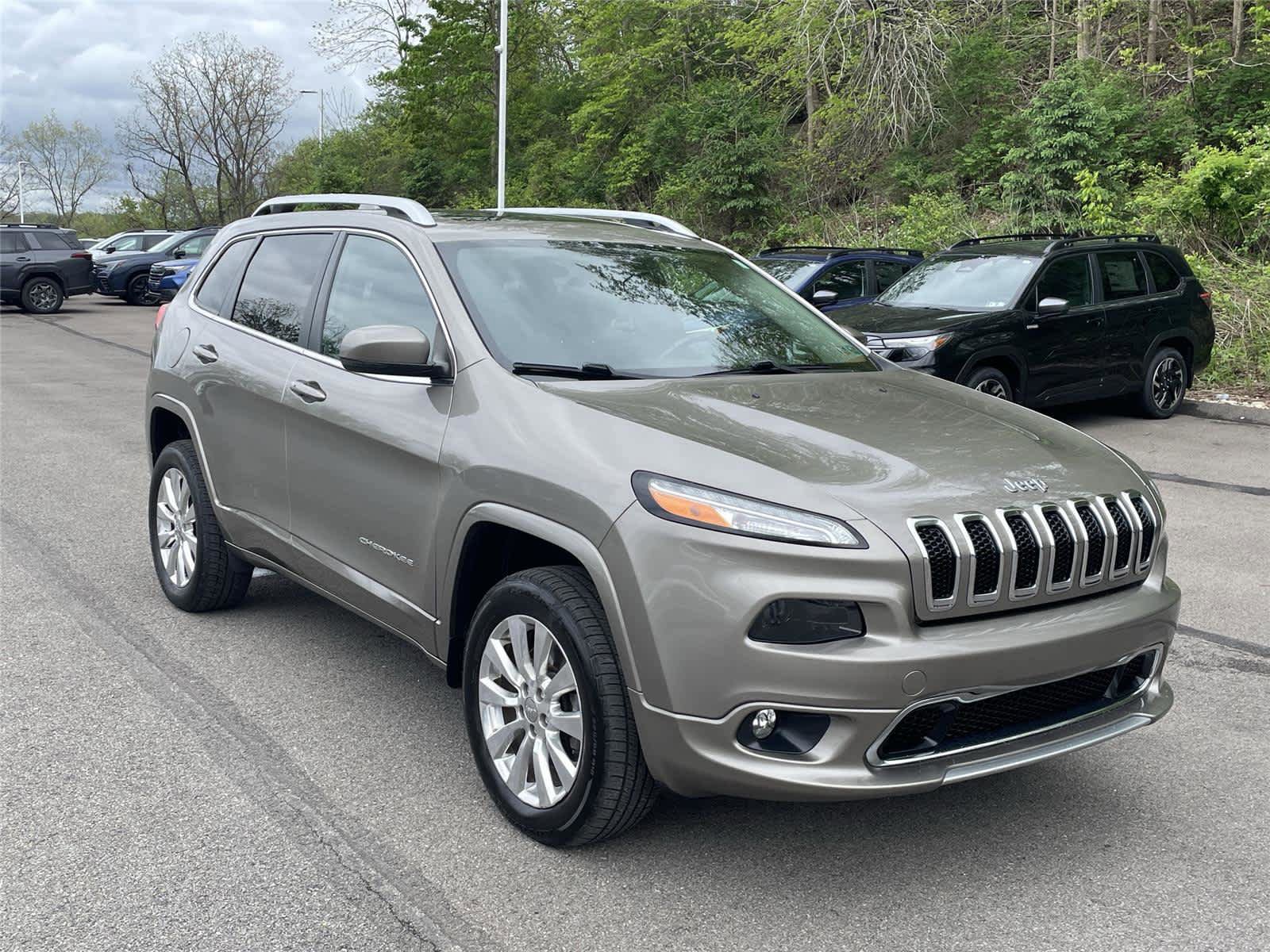 Used 2016 Jeep Cherokee Overland AWD/4WD image 7