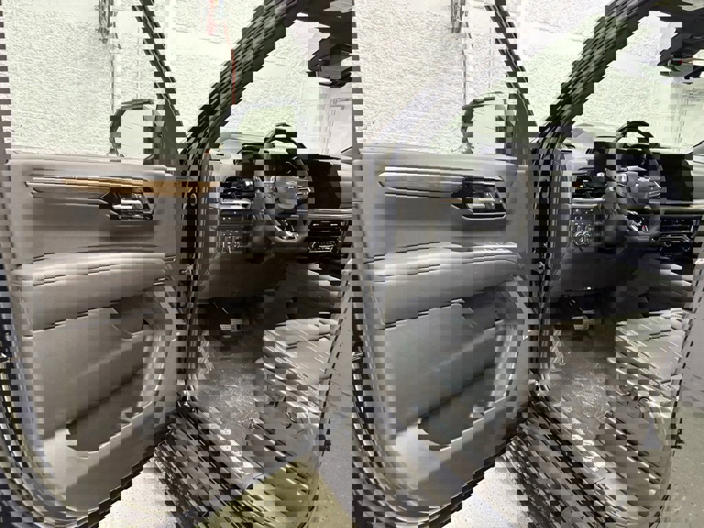 New 2026 Chevrolet Suburban High Country image 12