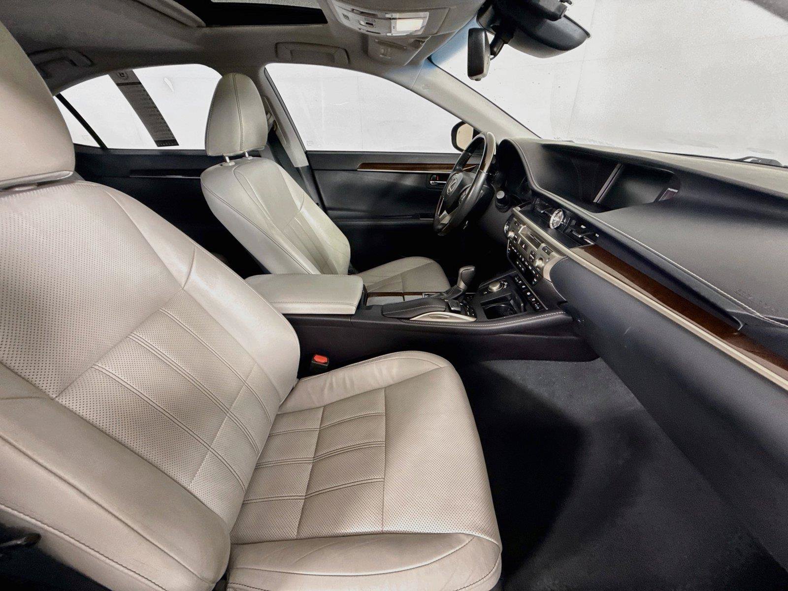 Used 2017 Lexus ES 350 w/ Luxury Package FWD image 45