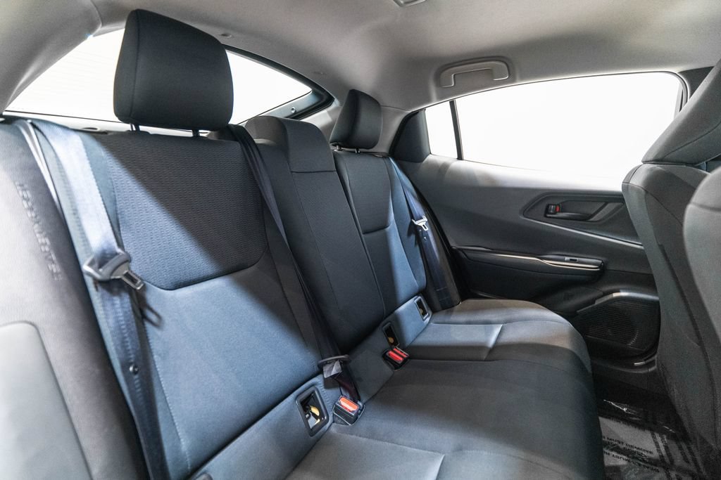 Used 2025 Toyota Prius LE FWD image 31
