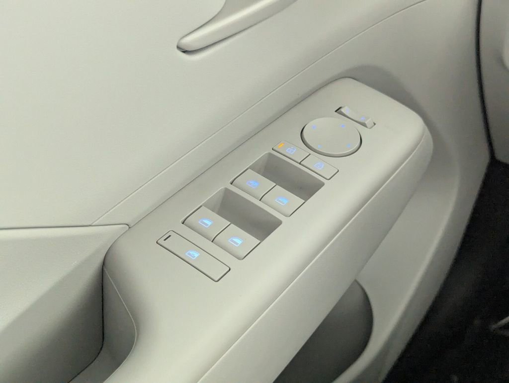 Certified 2026 Hyundai Kona SE image 17