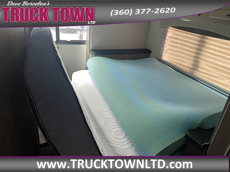 Used 2022 Ford E-450 and Econoline 450 Super Duty w/ Motorhome Prep Package RWD image 17