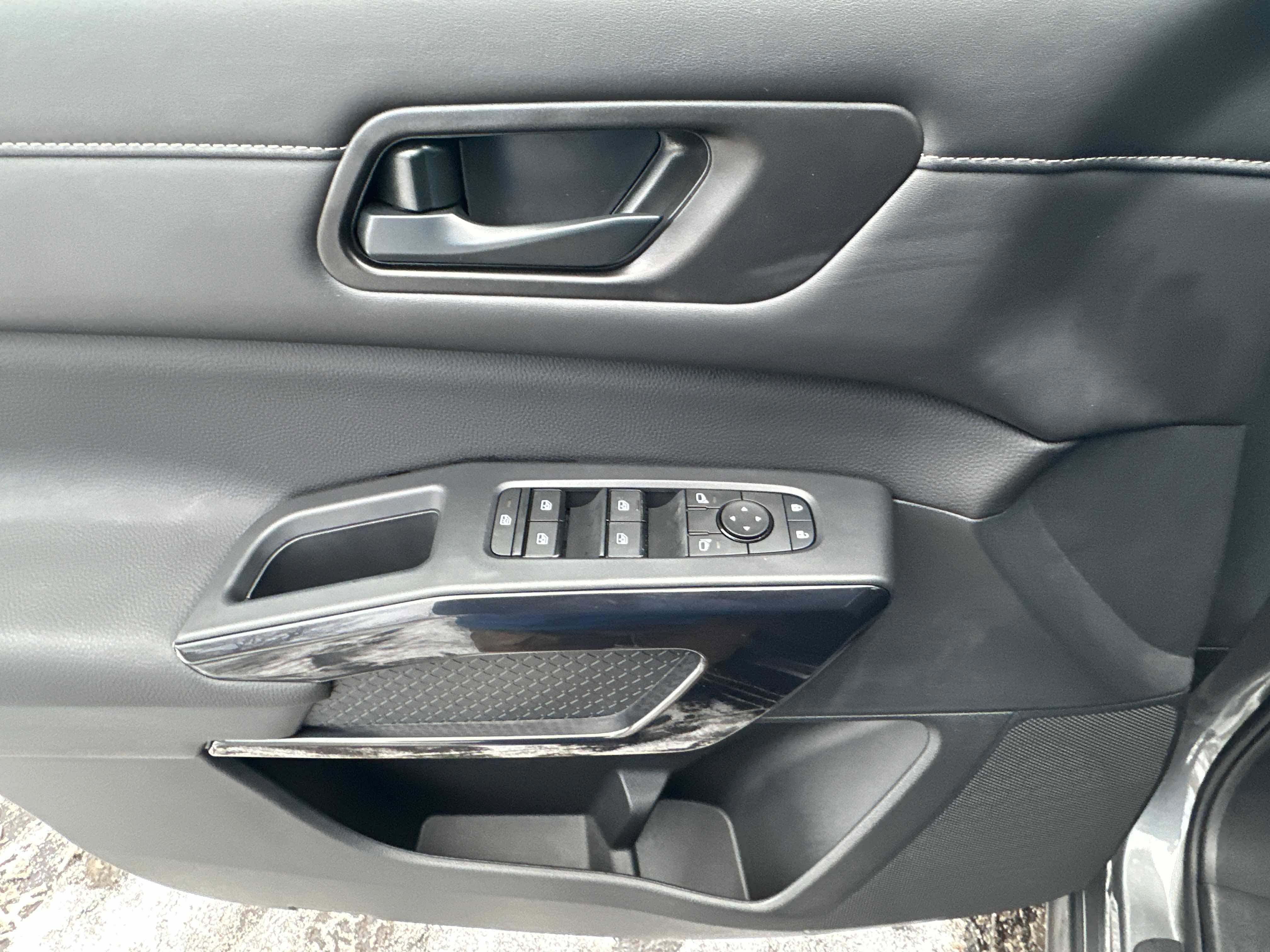 New 2026 Nissan Pathfinder SV image 20