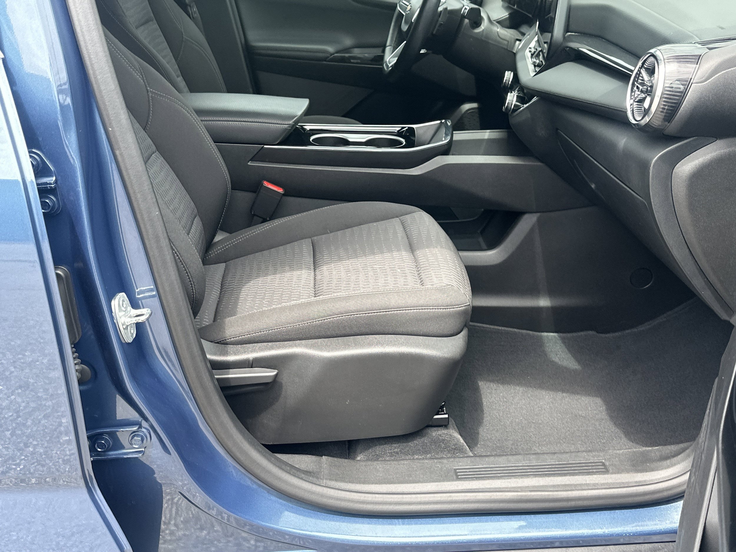 Used 2025 Chevrolet Equinox LT FWD image 13