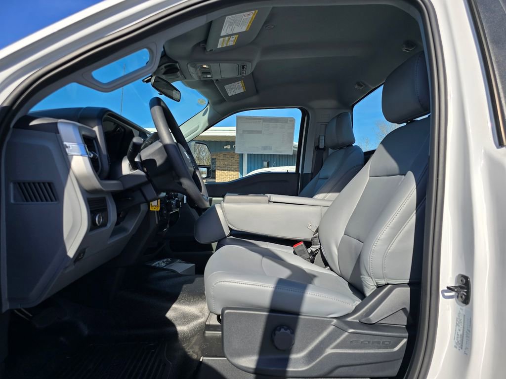 New 2026 Ford F550 4x4 Regular Cab Super Duty image 7
