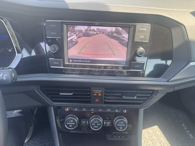 Used 2023 Volkswagen Jetta SE w/ Panoramic Sunroof Package FWD image 19