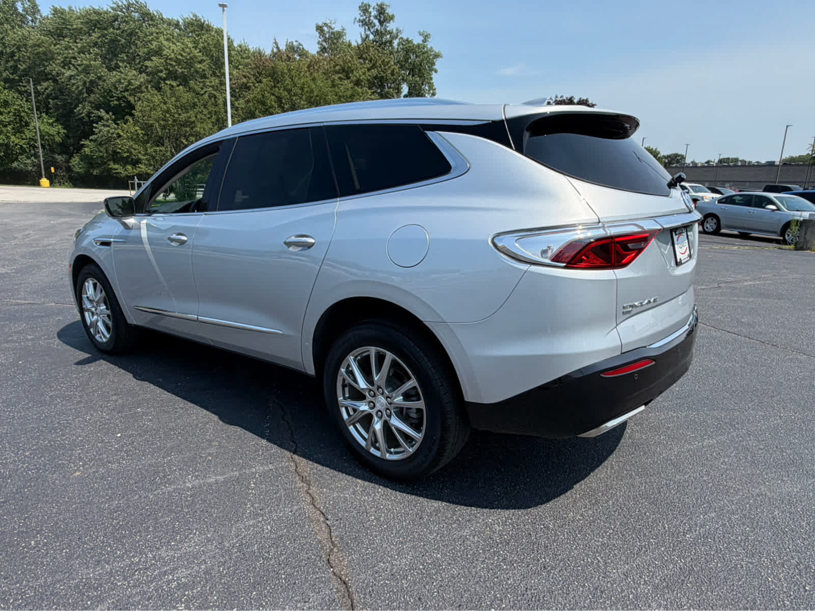 Used 2022 Buick Enclave Premium w/ Surround and Sites Package AWD/4WD image 7