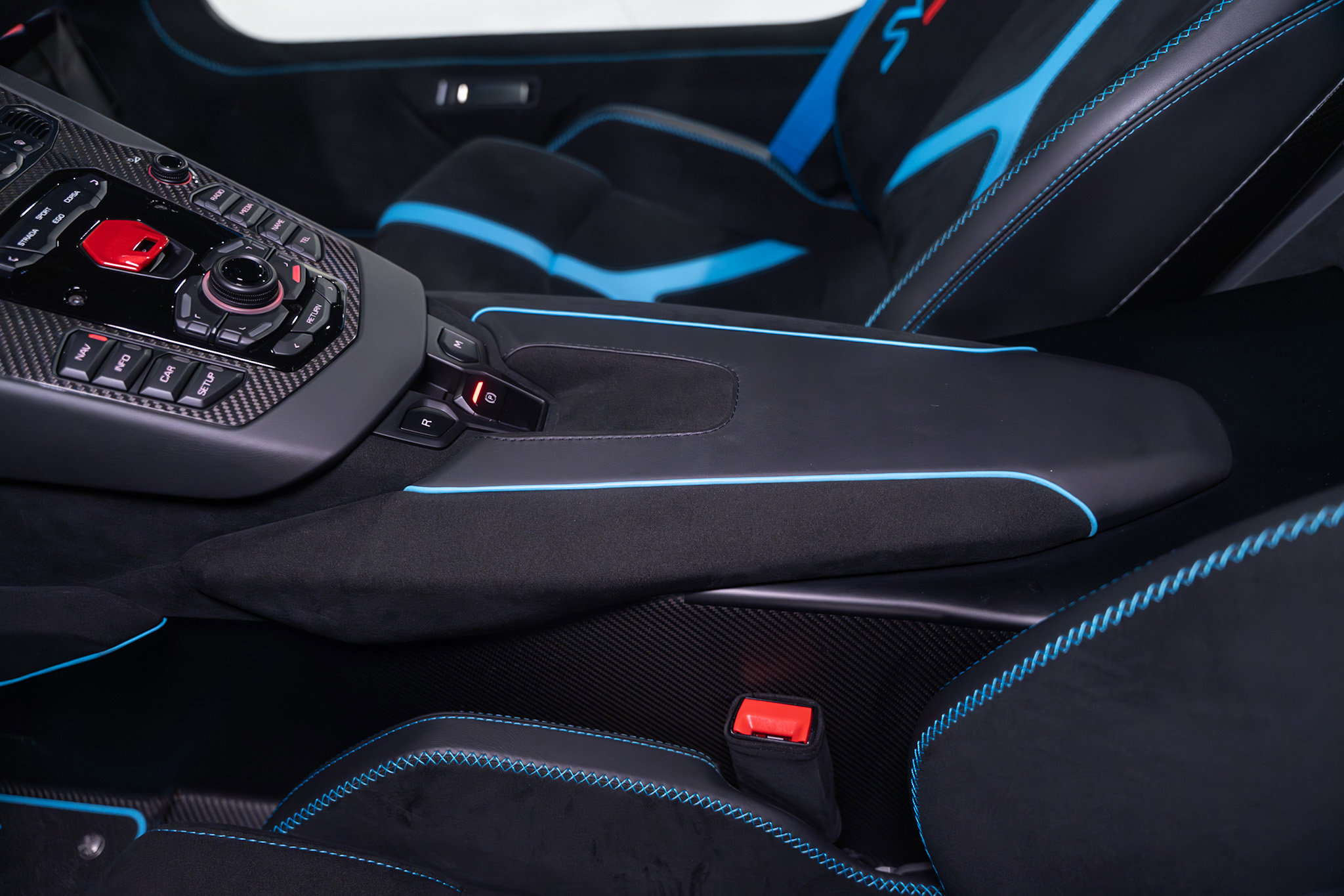 Used 2021 Lamborghini Aventador SVJ image 40