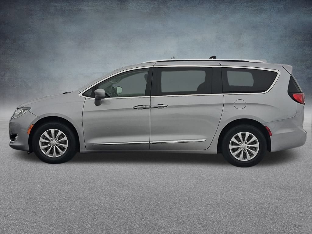 Used 2019 Chrysler Pacifica Touring-L FWD image 10