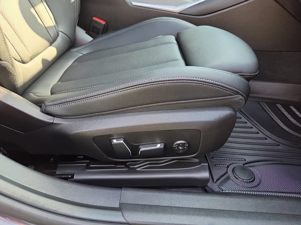Used 2025 BMW 330i xDrive Sedan AWD/4WD image 44