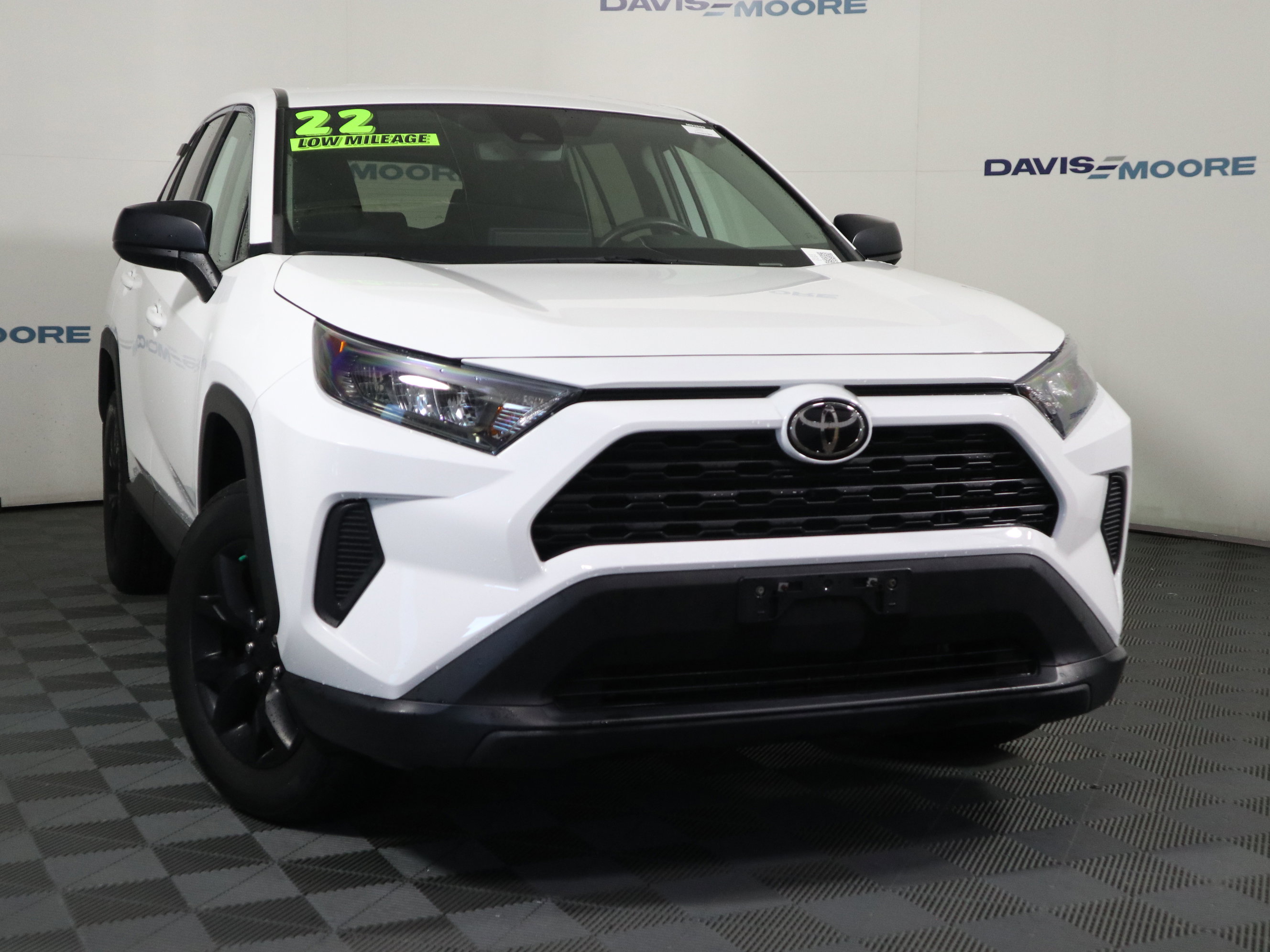 Used 2022 Toyota RAV4 LE image 2