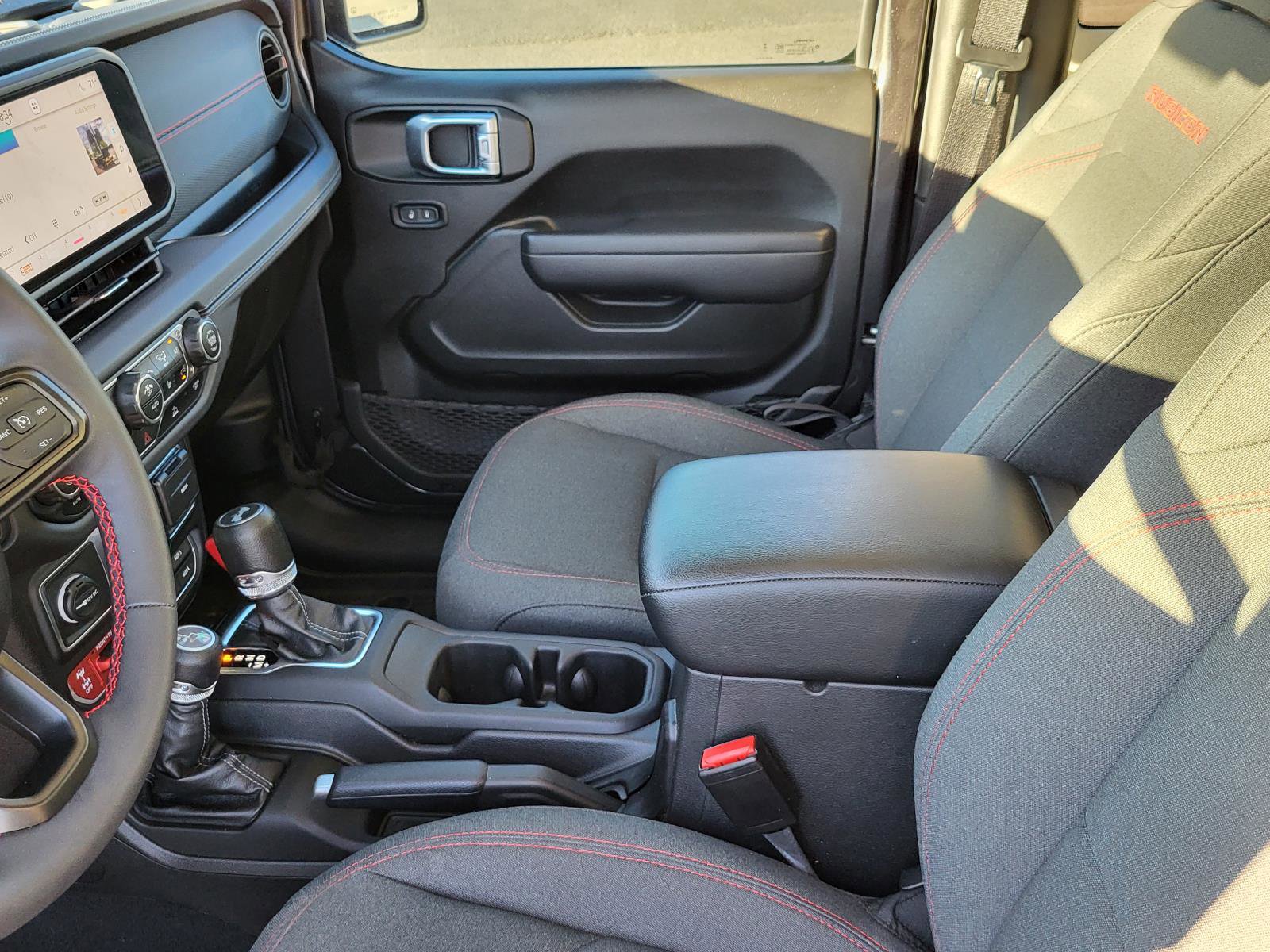 Used 2024 Jeep Wrangler Rubicon w/ Convenience Group image 29