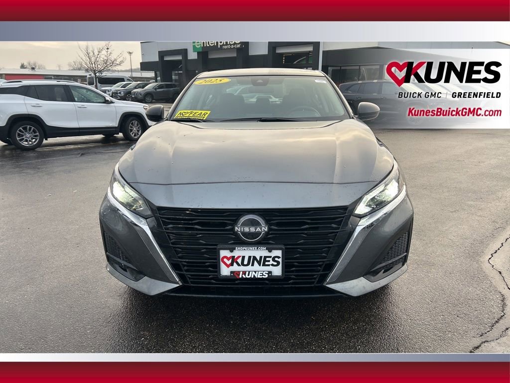 Used 2025 Nissan Altima 2.5 SV image 14