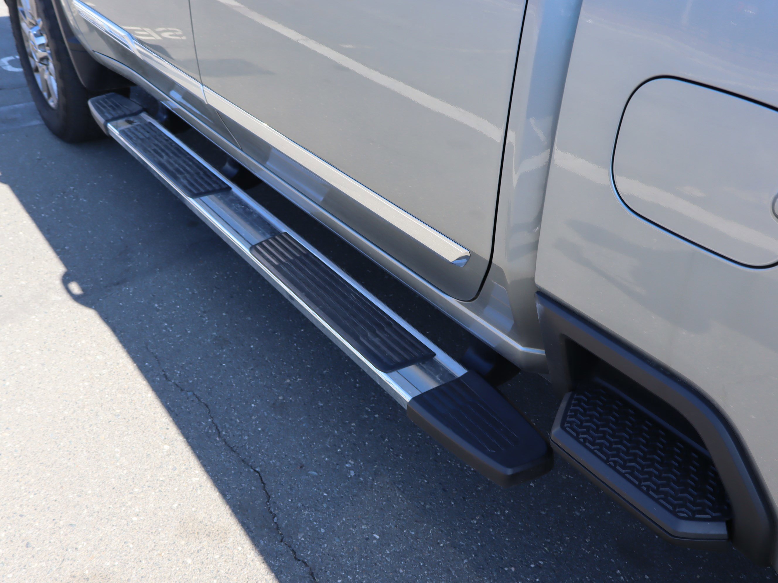 Used 2024 Chevrolet Silverado 2500 High Country w/ High Country Premium Package image 16