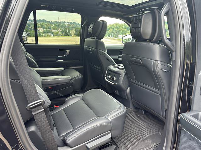 New 2027 Ford Expedition Platinum w/ Stealth Performance Package AWD/4WD image 18