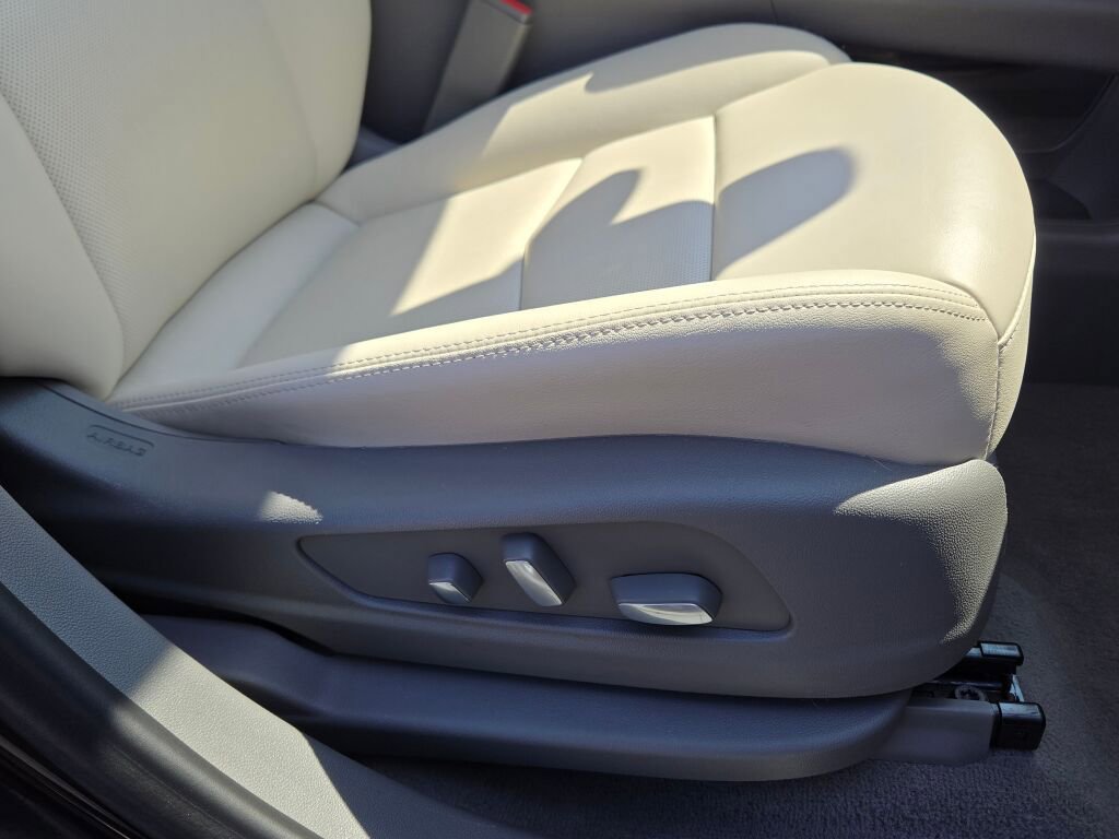 Used 2025 Cadillac XT5 Premium Luxury w/ LPO, Floor Liner Package AWD/4WD image 10