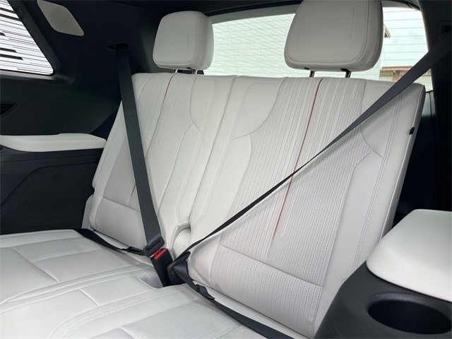 New 2026 Cadillac Vistiq Sport image 7