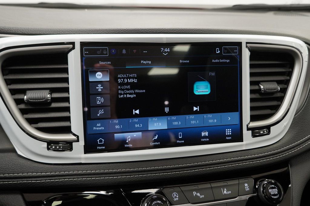 New 2026 Chrysler Pacifica Select image 23