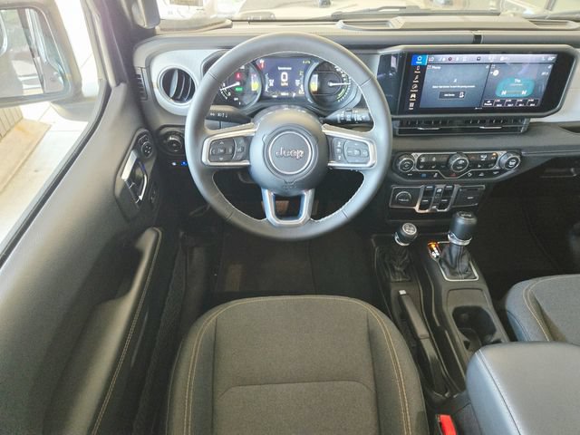 Used 2025 Jeep Wrangler Unlimited Sahara w/ Safety Group AWD/4WD image 15