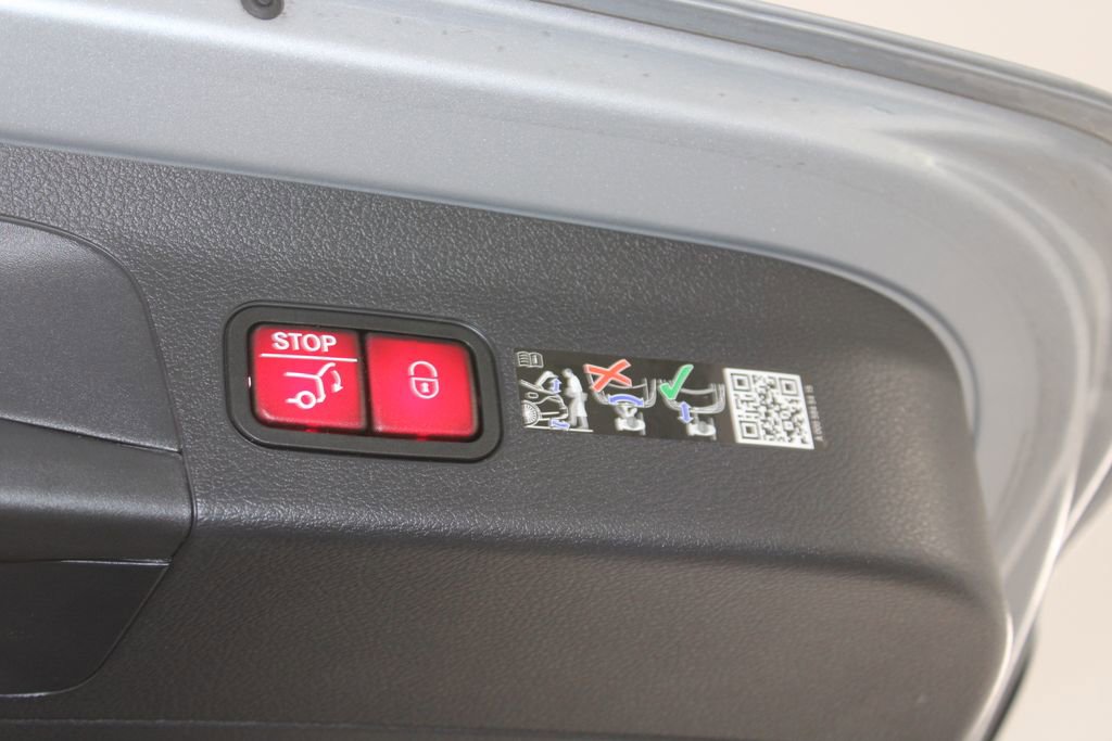 Used 2025 Mercedes-Benz GLS 450 4MATIC image 14