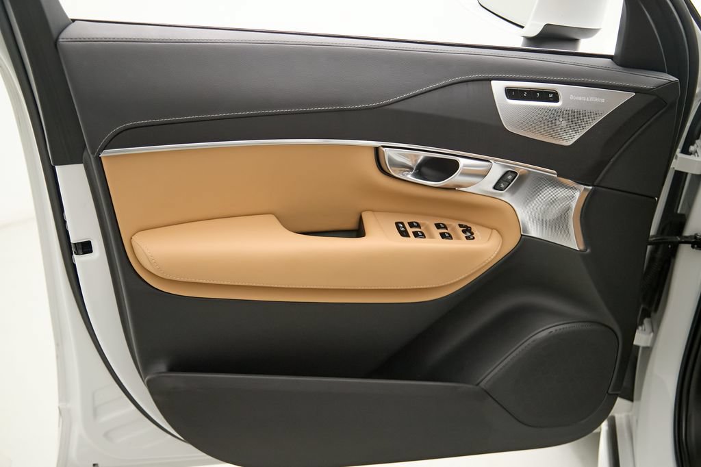 Certified 2023 Volvo XC90 T8 Ultimate w/ Lounge Package AWD/4WD image 10