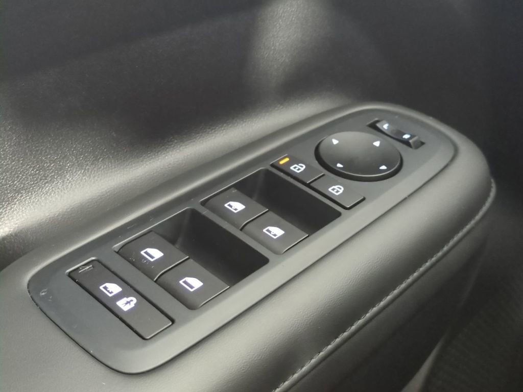 Certified 2025 Hyundai Santa Fe SEL image 31