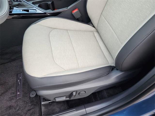 New 2025 Kia Niro SX Touring image 15