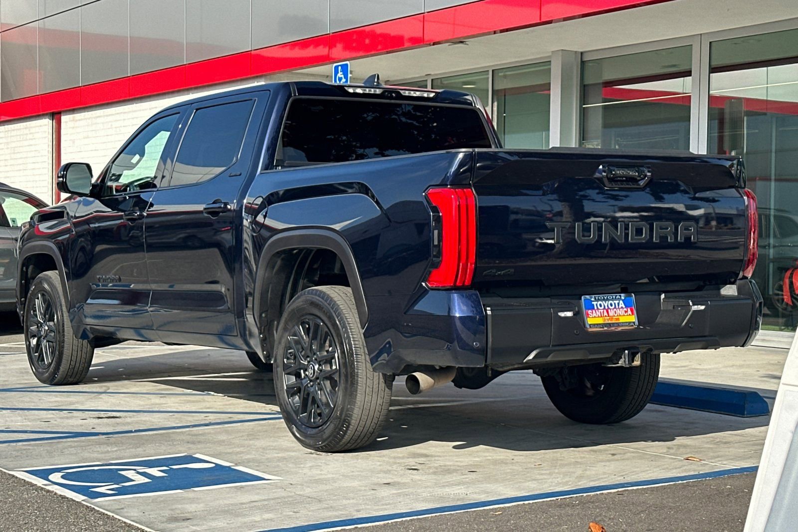 Used 2025 Toyota Tundra Limited AWD/4WD image 6