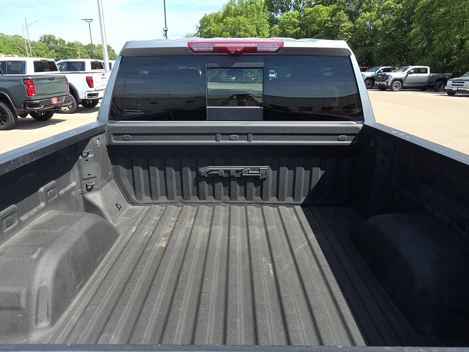 Used 2024 GMC Sierra 1500 AT4 w/ Technology Package AWD/4WD image 8