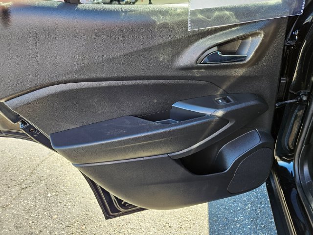Used 2025 Chevrolet Trax LT FWD image 19