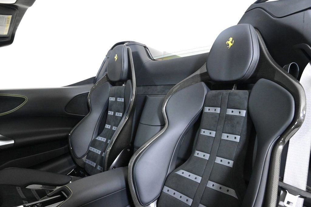 Used 2024 Ferrari SF90 Spider image 18