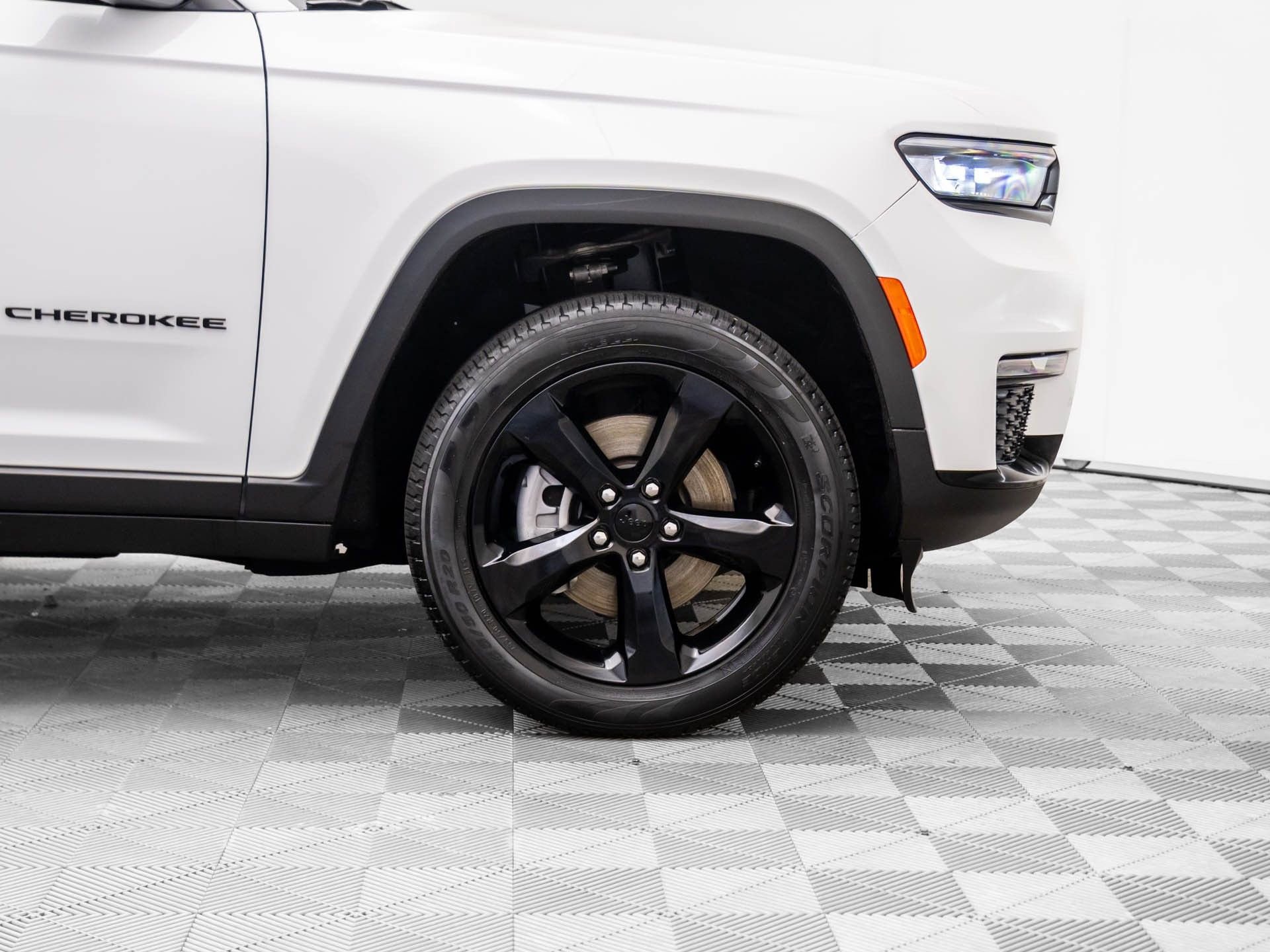 Used 2024 Jeep Grand Cherokee L Limited w/ Black Appearance Package image 38