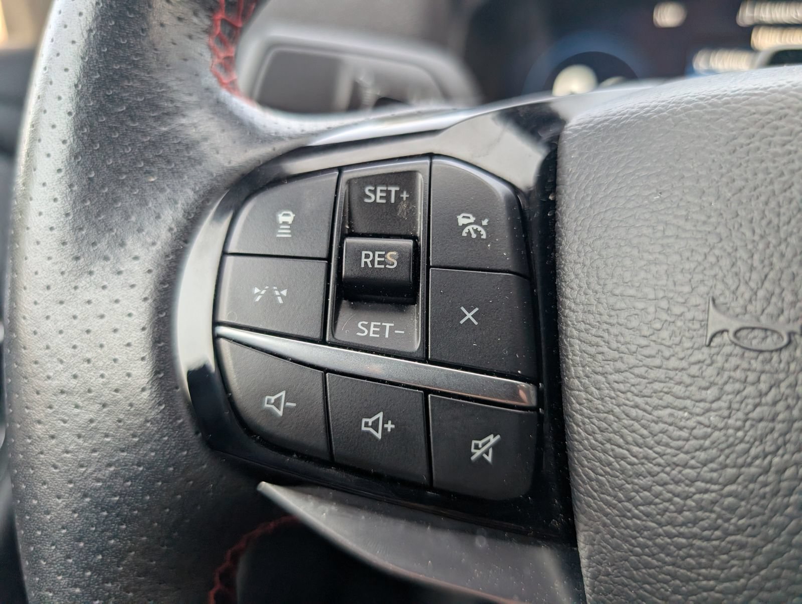 Used 2025 Ford Explorer ST AWD/4WD image 32