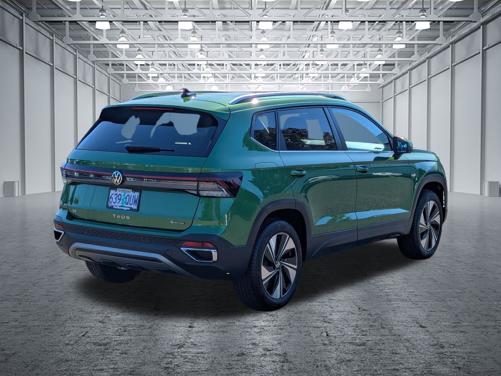 Used 2025 Volkswagen Taos SE w/ Panoramic Sunroof Package AWD/4WD image 5