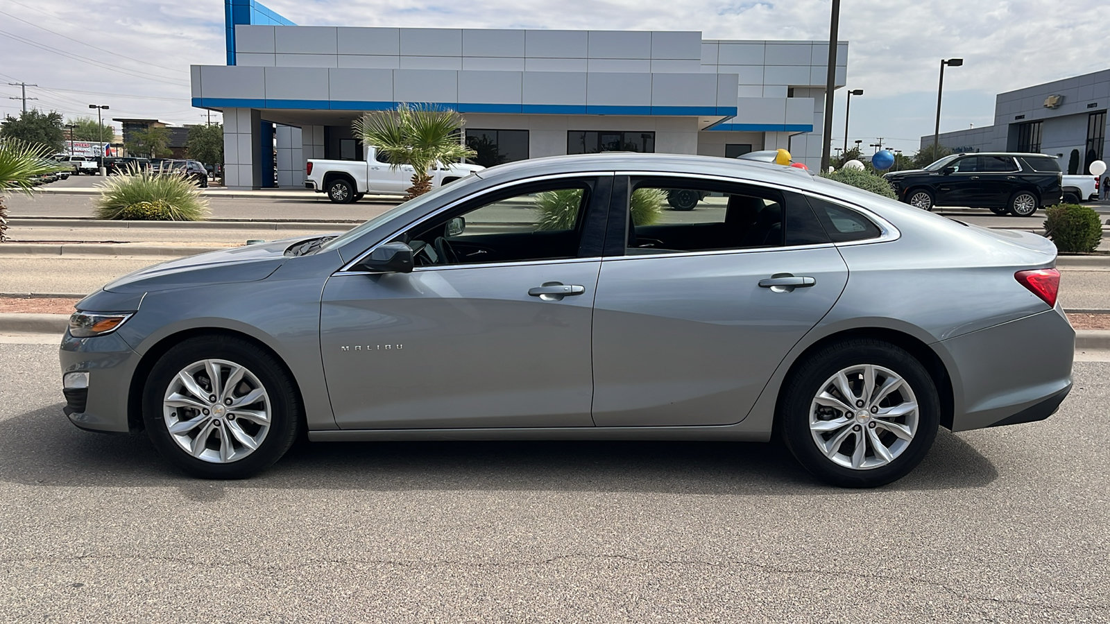 Used 2025 Chevrolet Malibu LT FWD image 4