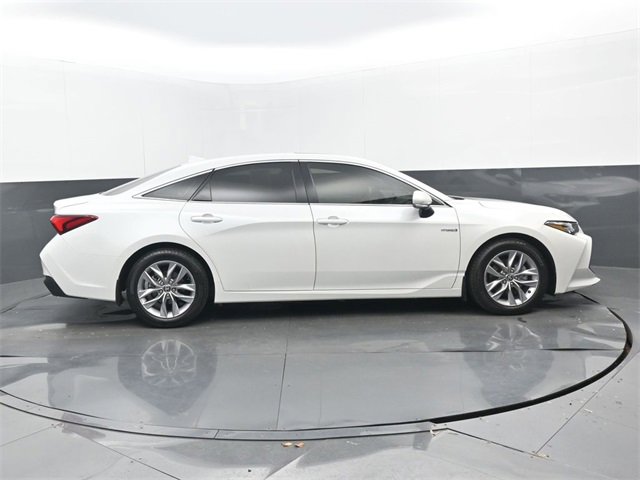Used 2021 Toyota Avalon XLE image 2