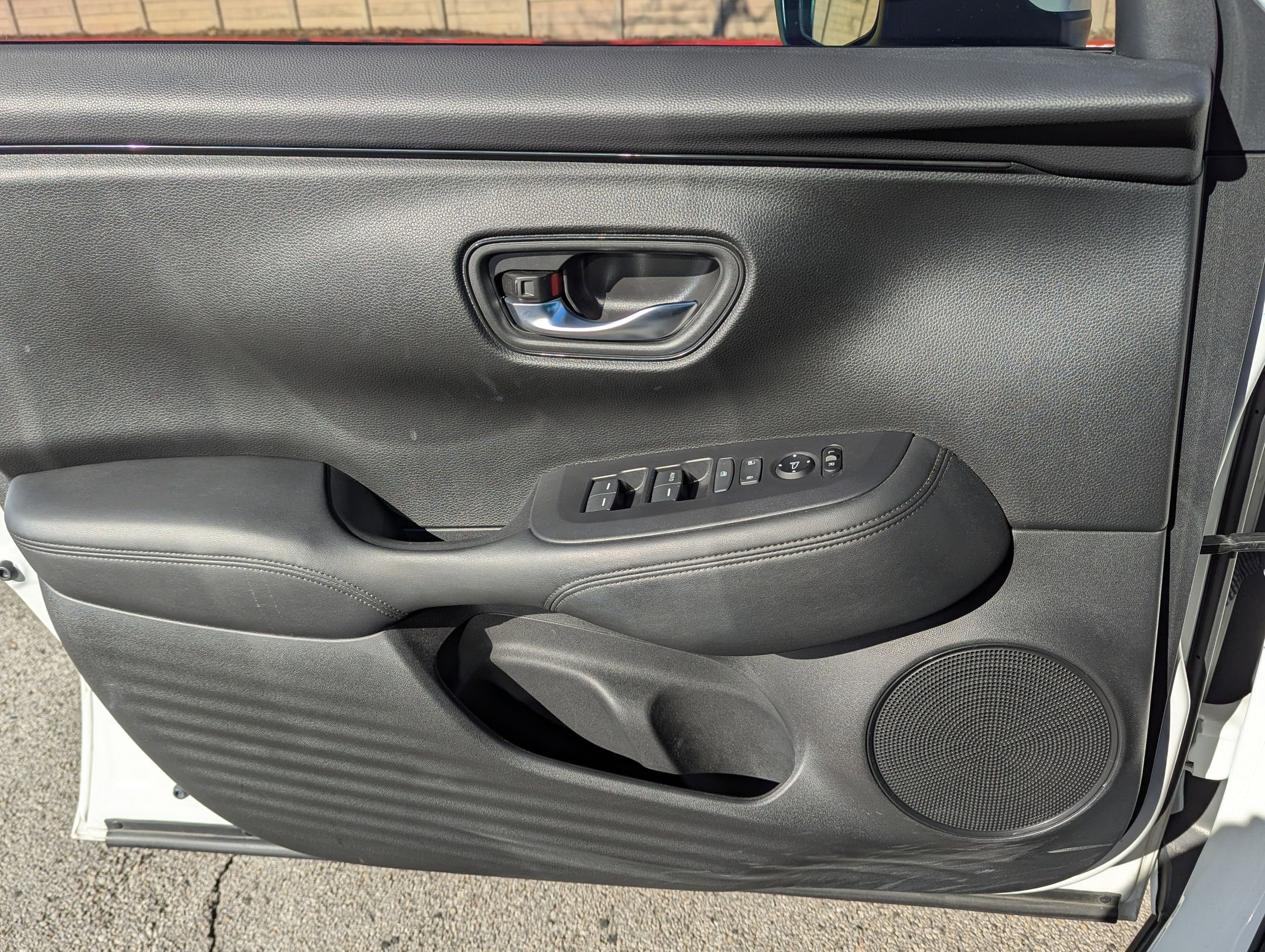 Used 2023 Honda HR-V LX image 11