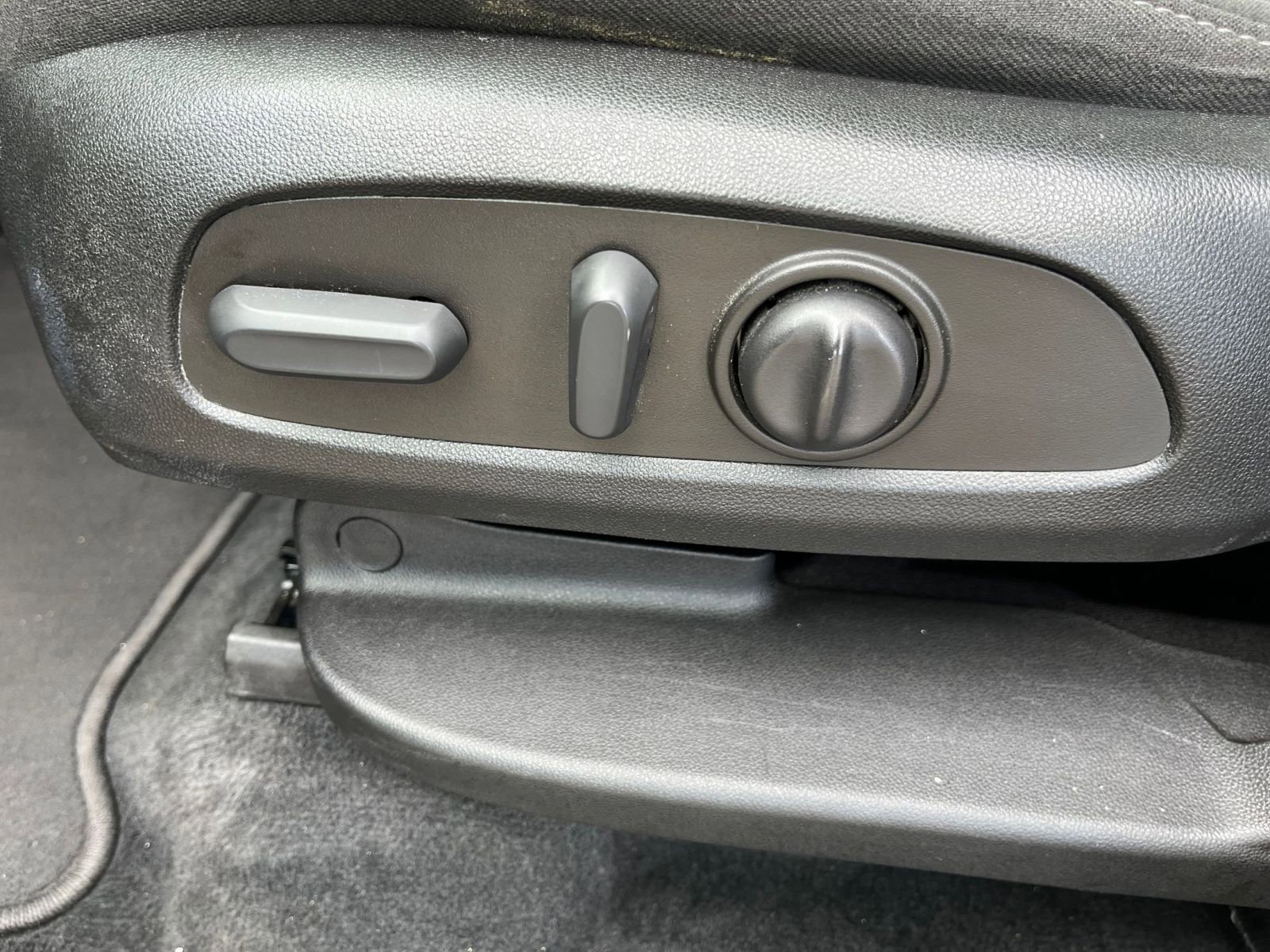 Used 2023 Chevrolet Traverse LT image 22